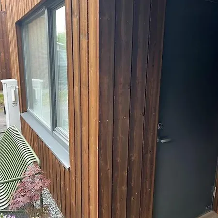 Appartement Liten Og Moderne Hybel Med Gratis Parkering