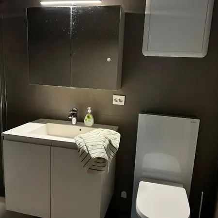 Liten Og Moderne Hybel Med Gratis Parkering Tromso